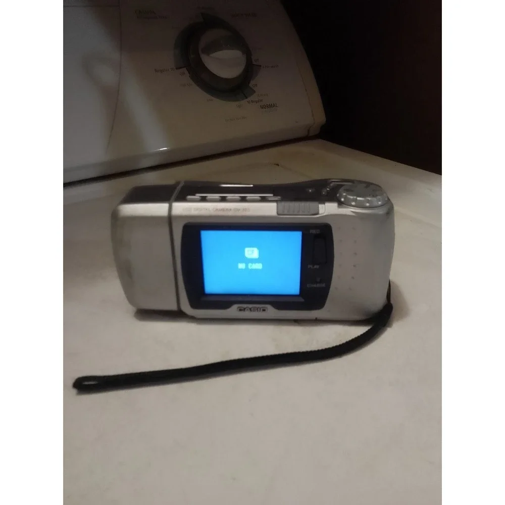 Vintage 1990's Era Casio Point & Shoot Camera Model No# QV-700 Takes Batteries